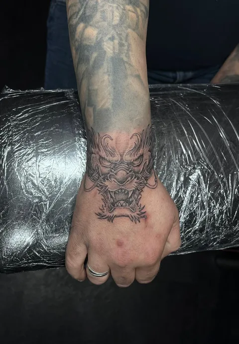 Drache · Hand Tattoo